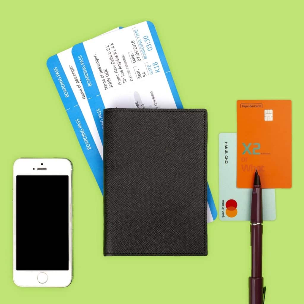 Paspoort, creditcard en andere items van vakantiechecklist